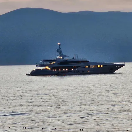 Luxury Harbour Side With Parking